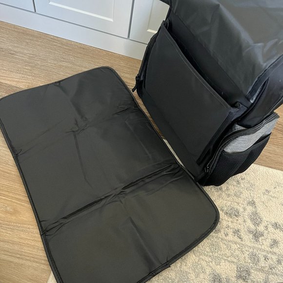 Eddie Bauer Atlas Sport Back Pack Diaper Bag in Black/Gray - Picture 6 of 7